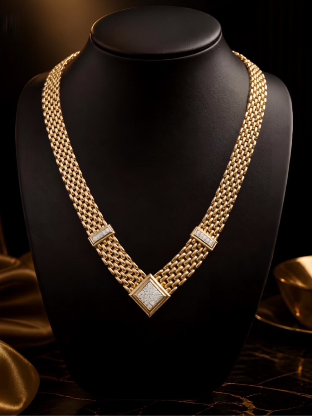 Vintage 1984 AVON Pavé Rhinestone Gold Tone Panther Link Necklace 1818